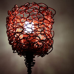 abat-jour rouge tricoté en fil électrique